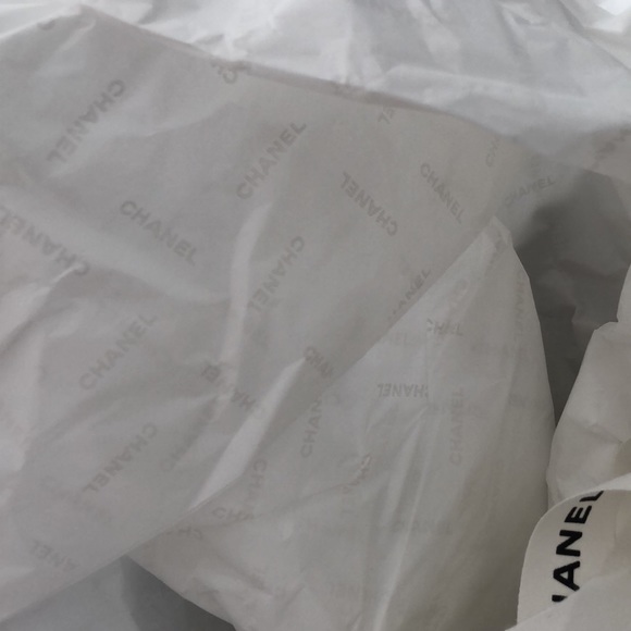 Chanel tissue paper and ribbons - Picture 2 of 2